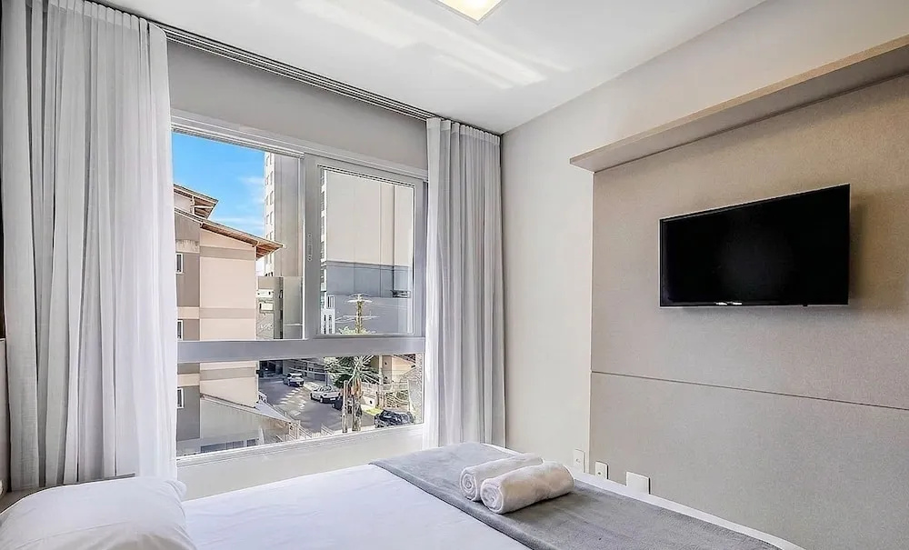 Modern 3BR apt Near the Beach Ema0201