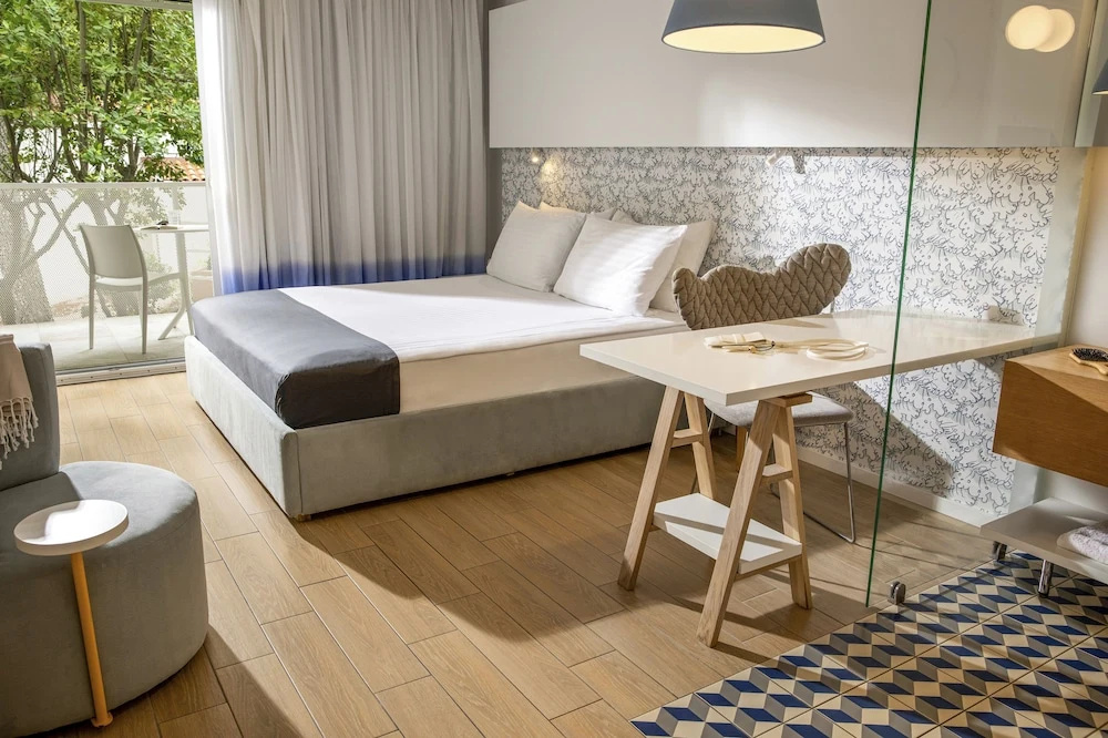 Standard room with partial sea view