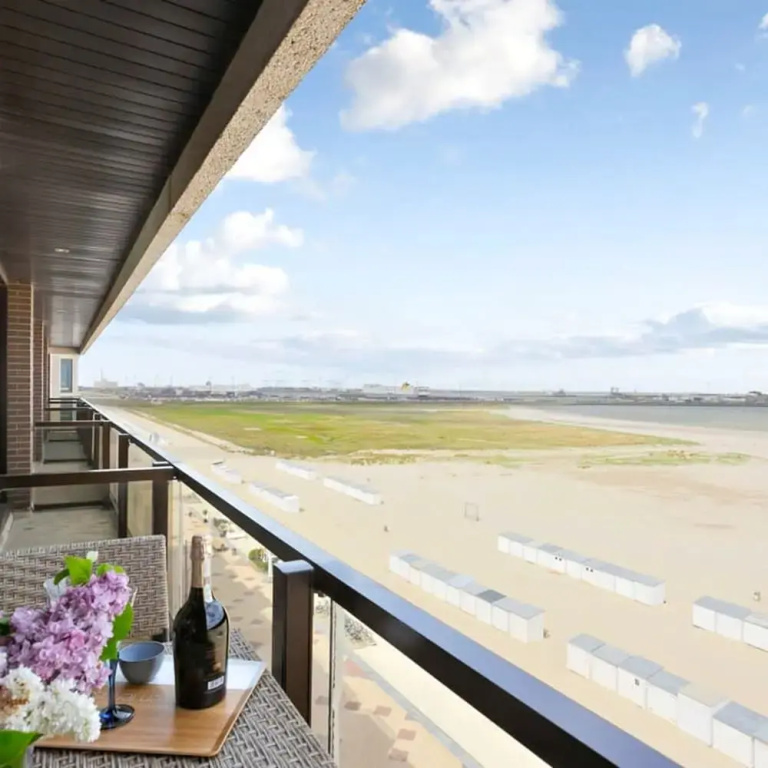 Beautiful Studio With Stunning Seaview and Terrace