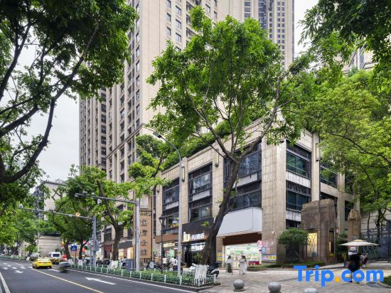 IU Hotel (Chongqing Jiefangbei Hongyadong Branch)