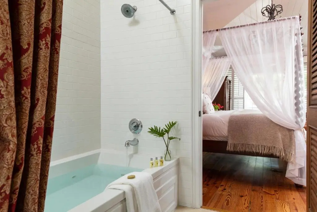 Single Suite (single bed)