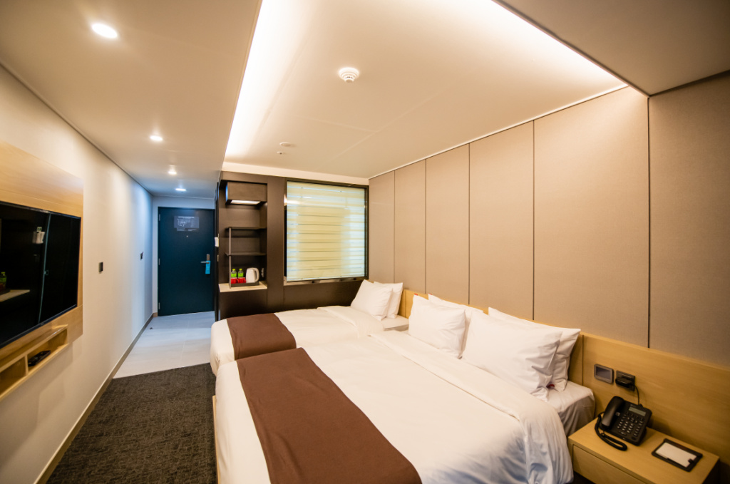 Jackson9s Hotel — 2