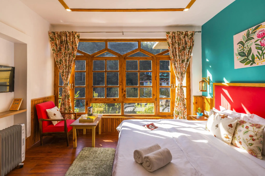 Deluxe Double room (full double bed)
