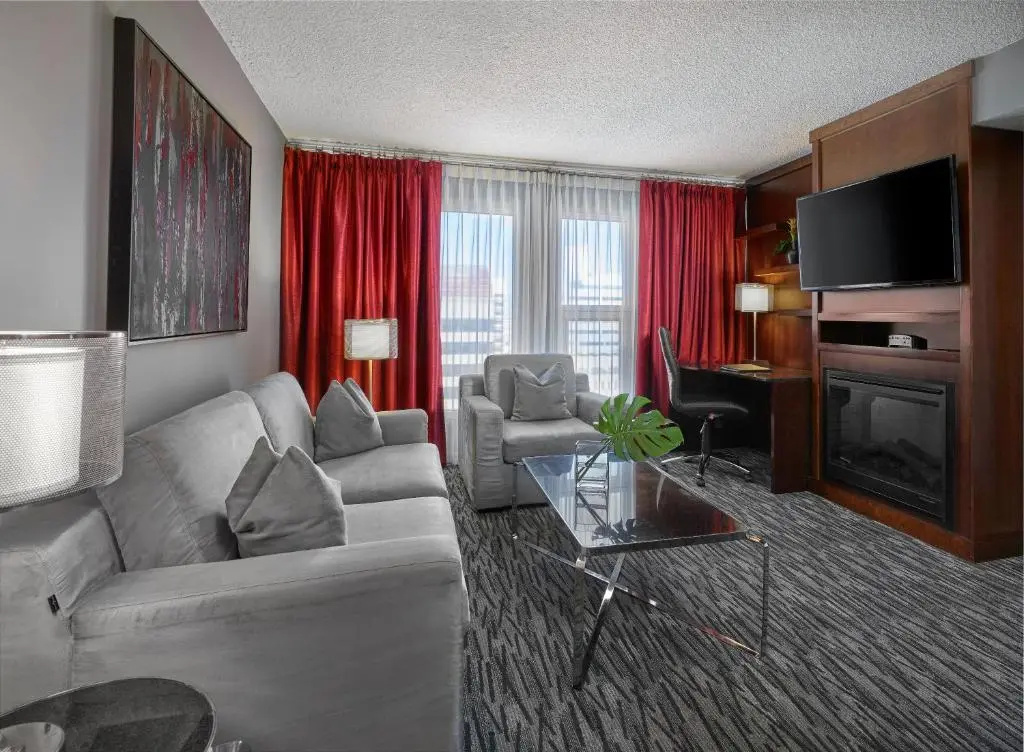 Deluxe Suite