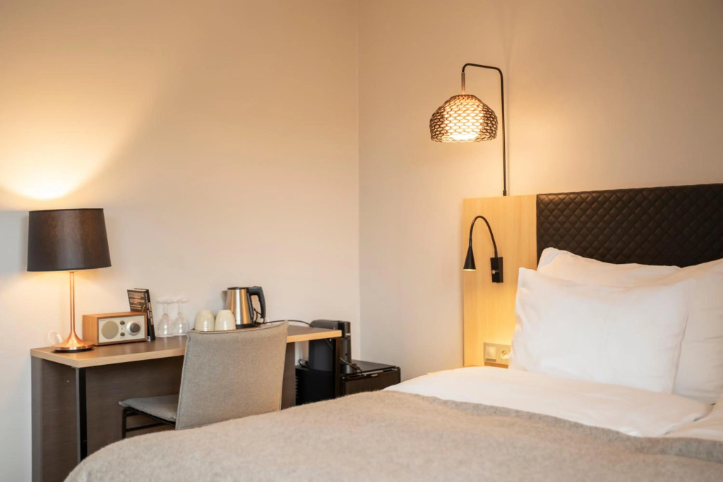 Home Hotel Hammer by null