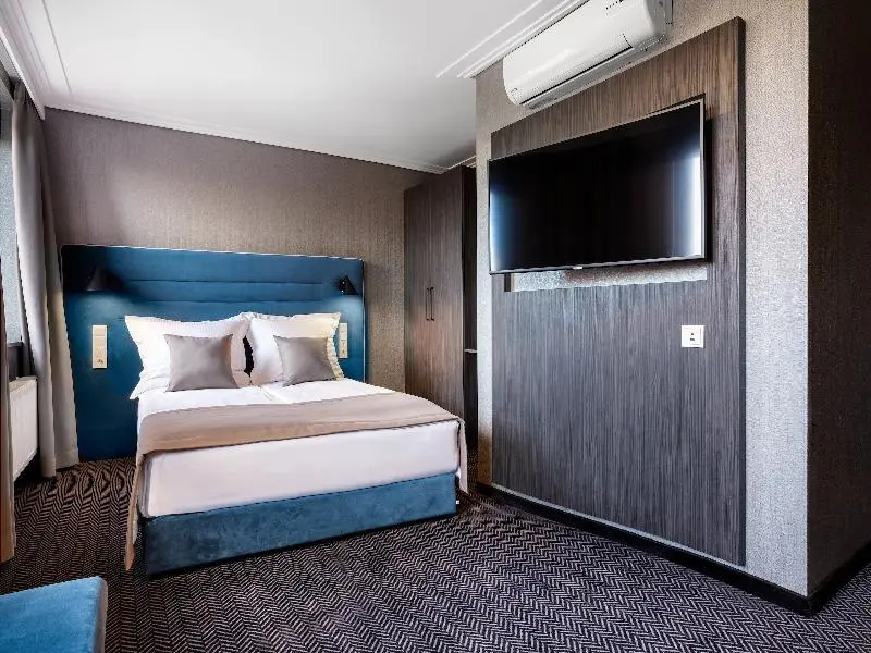 Deluxe Double room (full double bed)