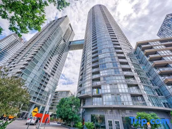 Stylish Downtown 1BR-Free Parking-Walk to CN Tower