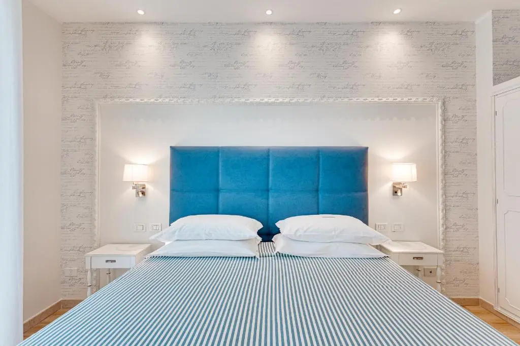 Standard Triple room with sea view