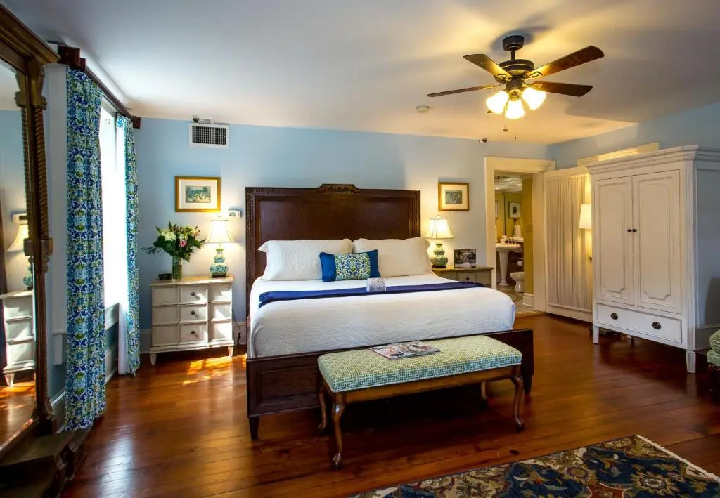 Deluxe Double room (full double bed)