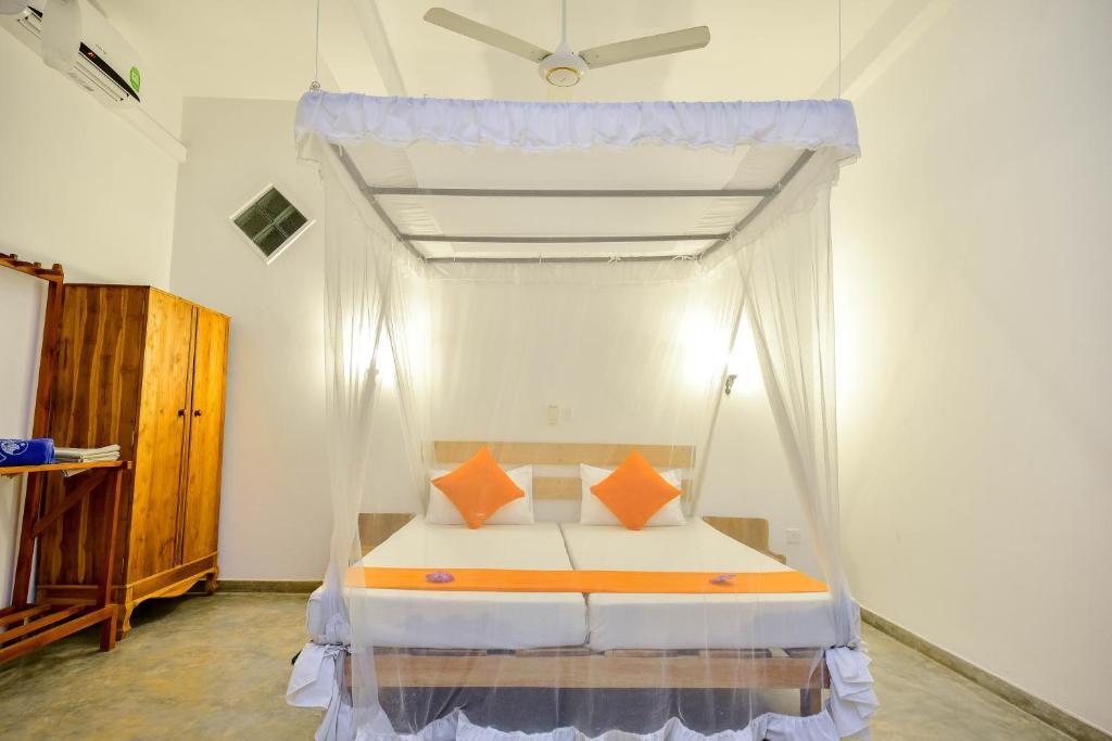 International Beach Hotel & Restaurant