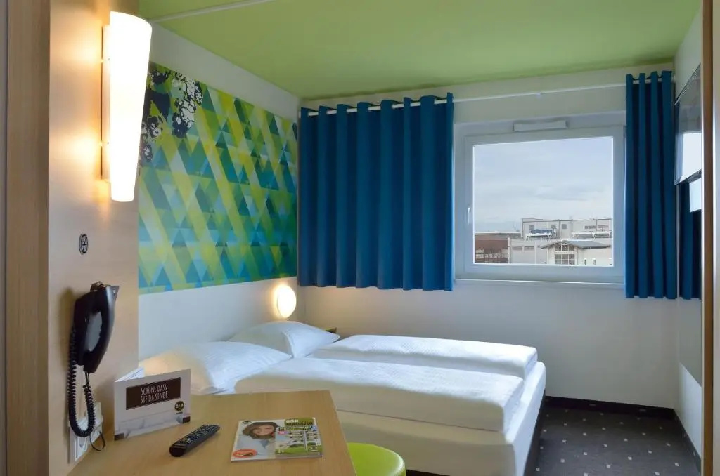 Double room (full double bed)