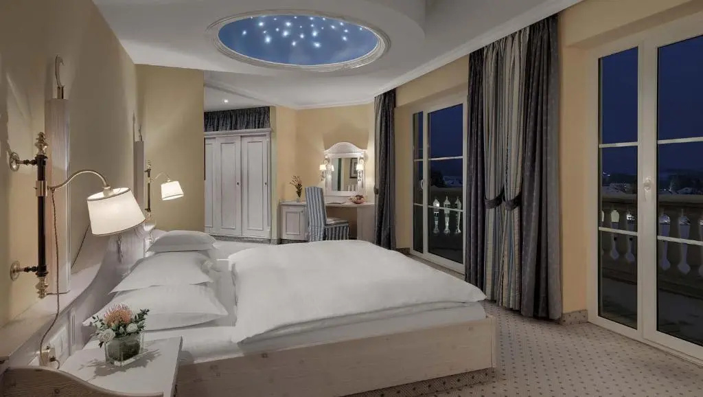 Deluxe Double room with pool view (full double bed)