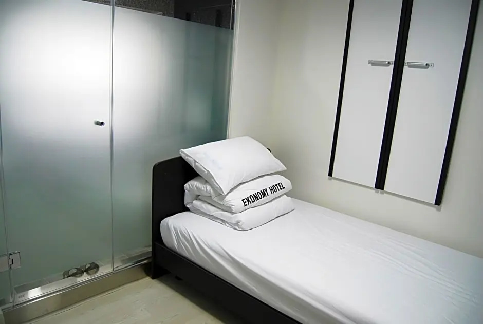 Ekonomy Hotel Nampo - Chambres