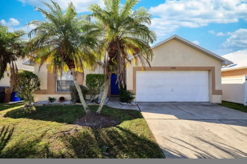 Vacation Home Base with Private Pool Near Disney, Kissimmee