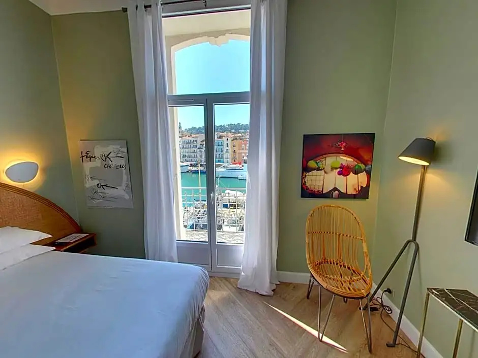 Standard room with canal view
