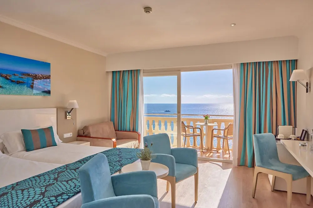 Superior Double room with balcony and with sea view (full double bed)