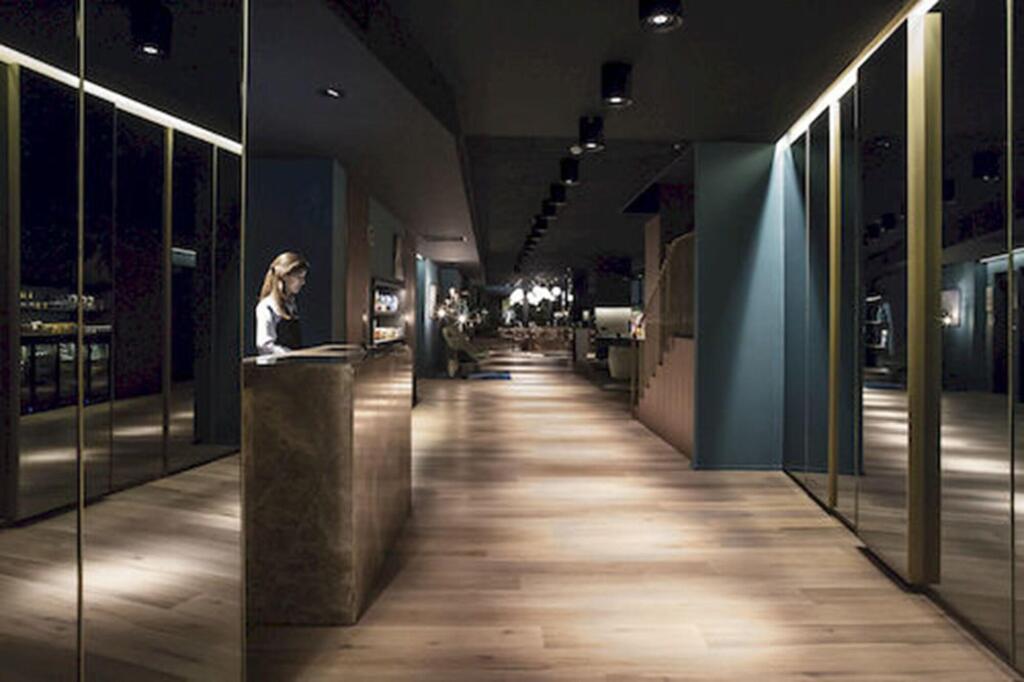 Yurbban Trafalgar by null