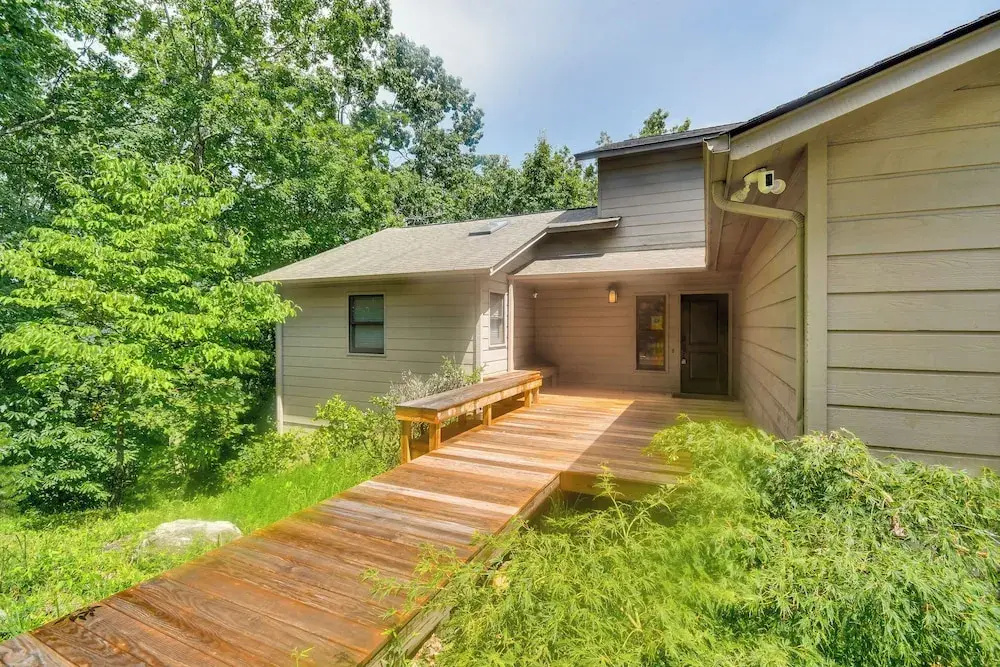 Luxe Rumbling Bald Home w/ Deck & Mountain View