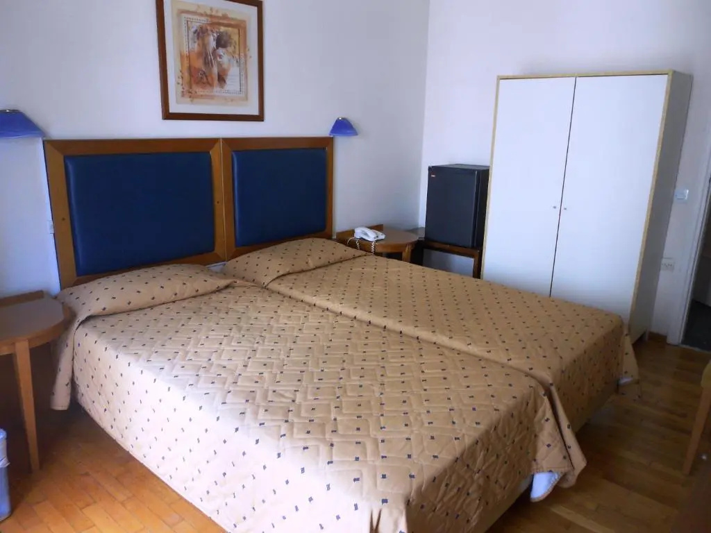 Double room (full double bed)