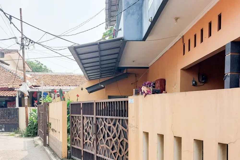 Pondok Gede Dkost Syariah Mitra Reddoorz