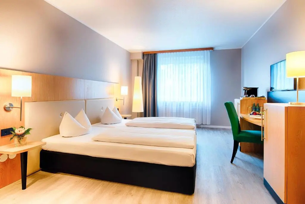Business Double room (full double bed)
