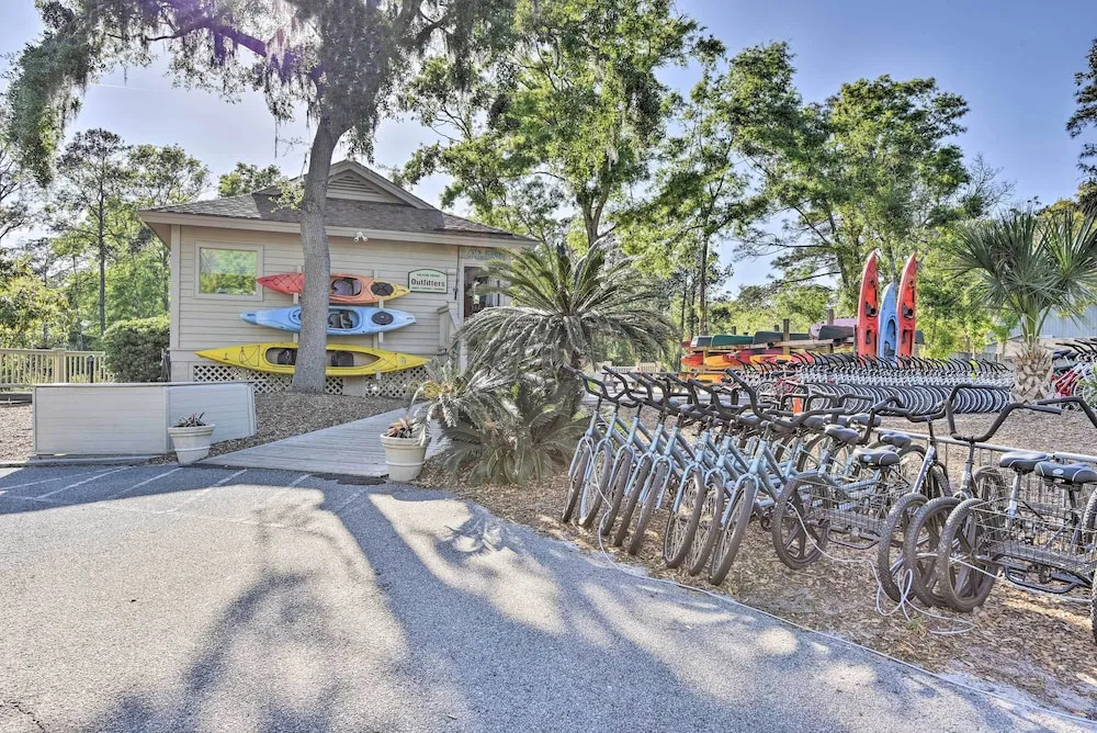 Charming Lakefront Retreat in Palmetto Dunes!