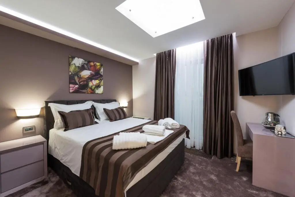 Deluxe Double room with balcony (full double bed)
