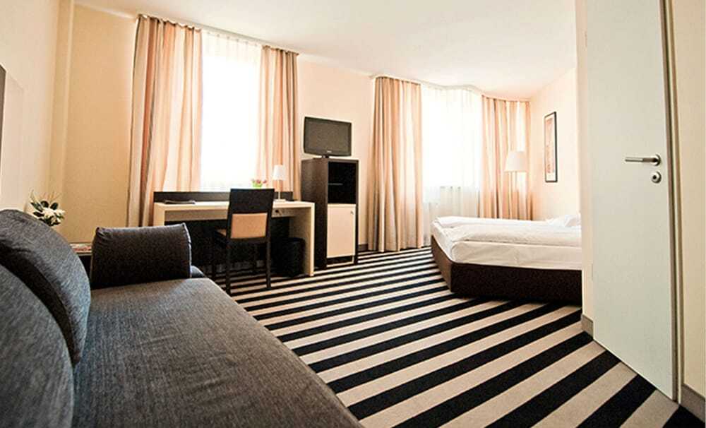 Двухместный номер Large двуспальная кровать в Bristol Hotel Frankfurt