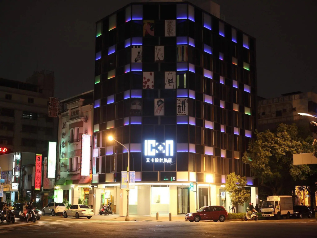 Papa Whale - Kaohsiung Formosa Boulevard