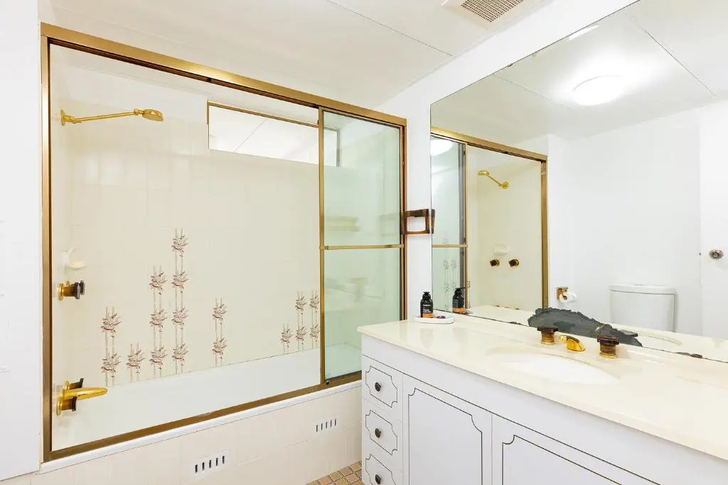 3 Bedrooms Apartment