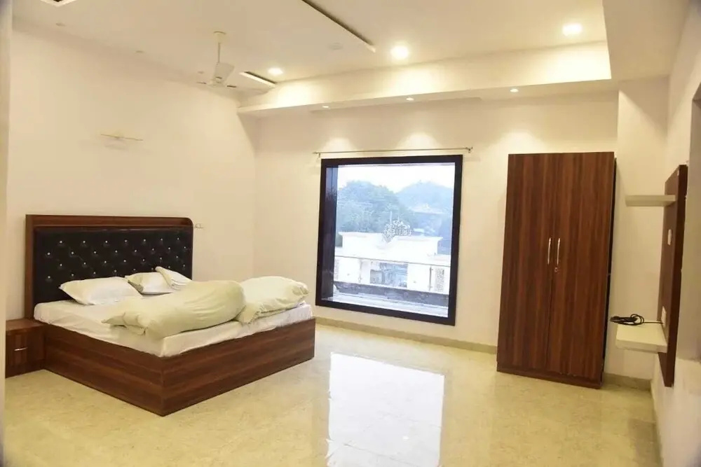 Economy room