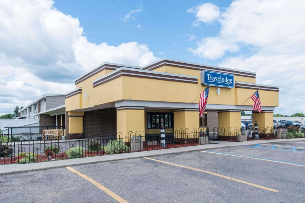 Travelodge by Wyndham Grand Forks