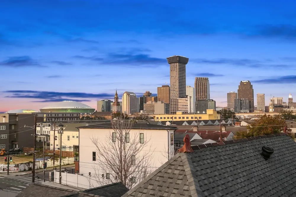 The Gisele: 4br/3ba for 8 Pool + Streetcar Stop