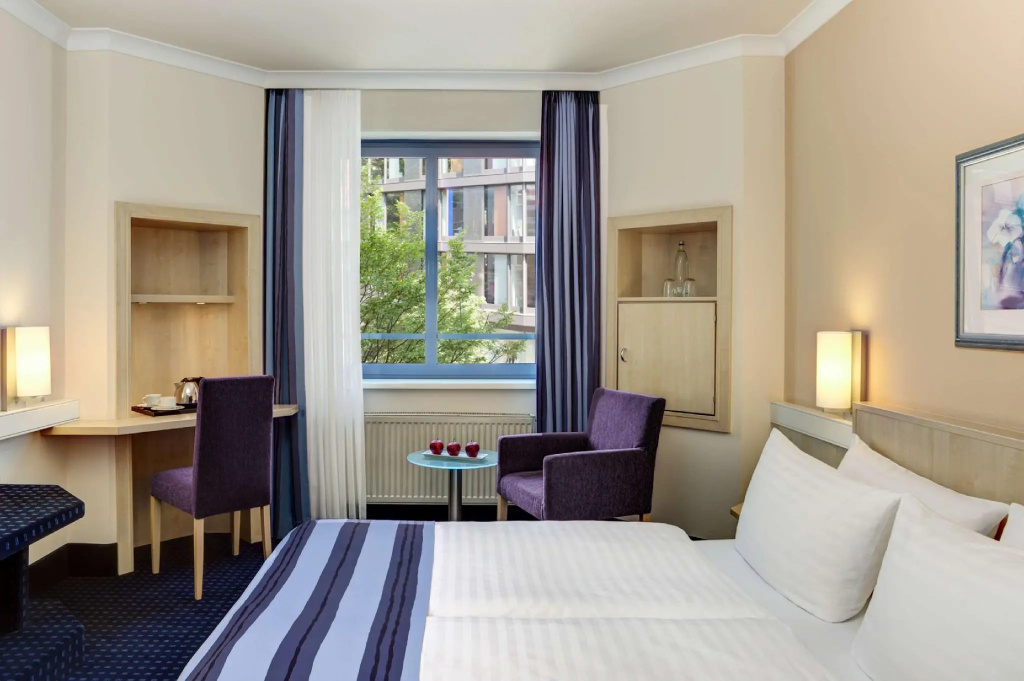 Business Double room (full double bed)