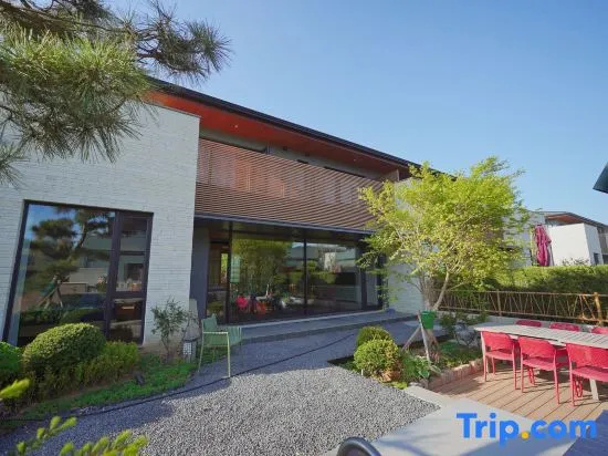 Lanjing Private Hot Spring Resort Villa with Double Pools, Jinshitan, Dalian