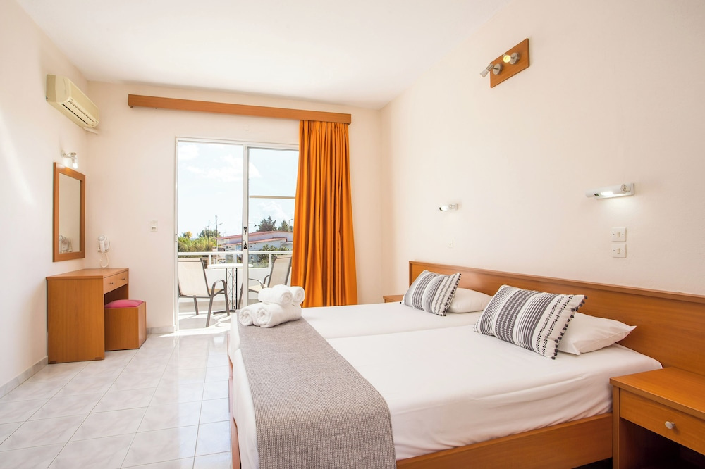 Standard Double room with balcony (full double bed)