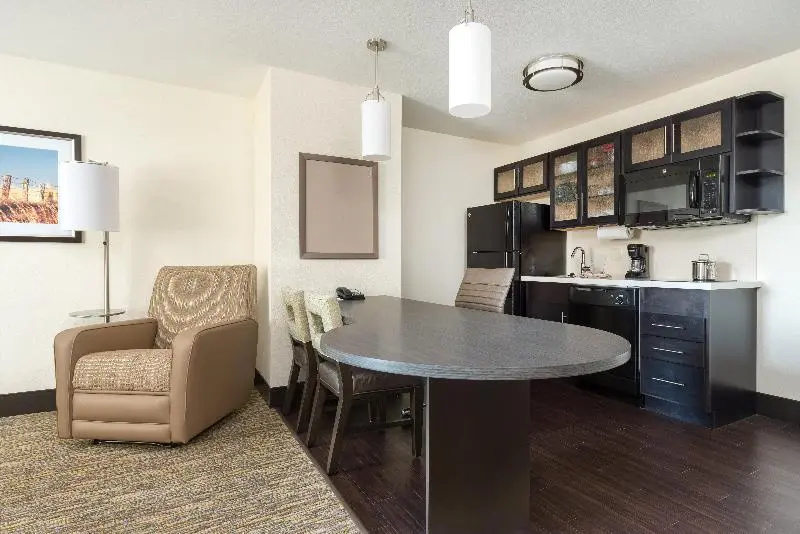 Candlewood Suites Columbia Hwy 63 and I 70 - Chambres