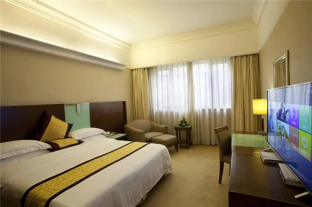 Superior Sextuple room with city view