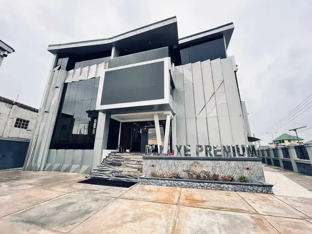 Dluxe Premium Hotel