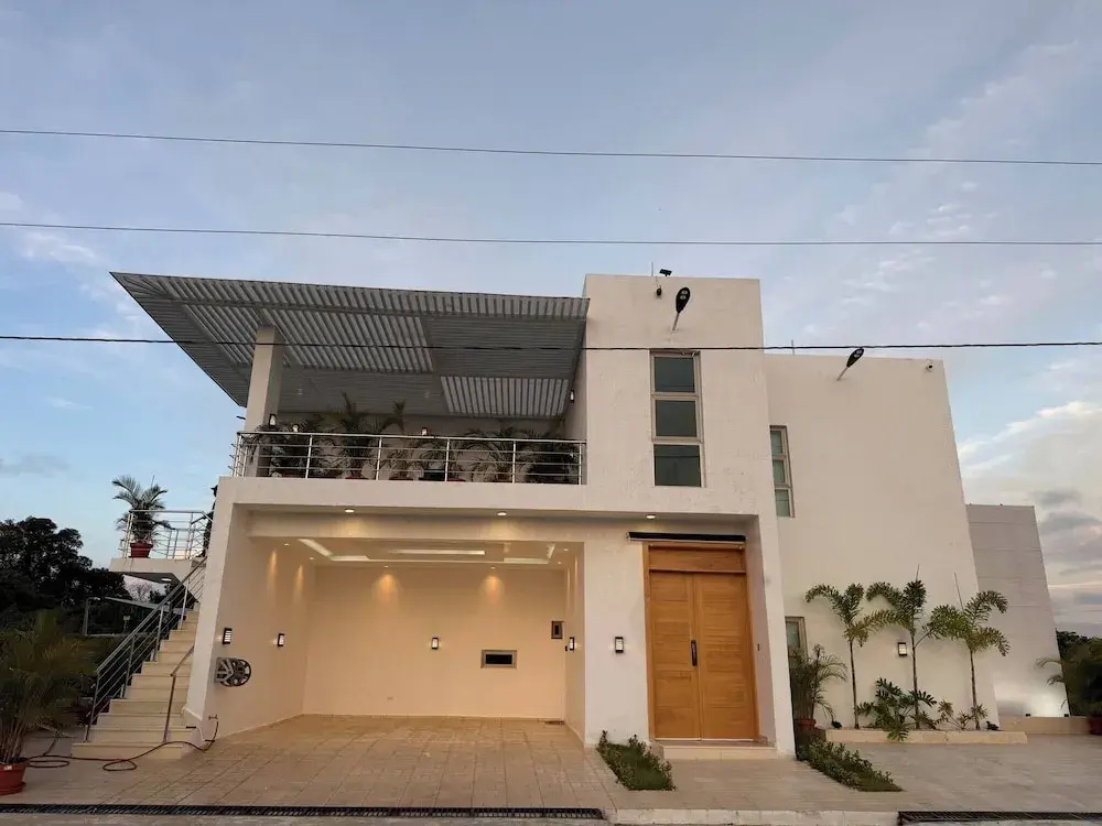 Luxurious 3-bedroom Apartment in Juan Dolio With Pool Access