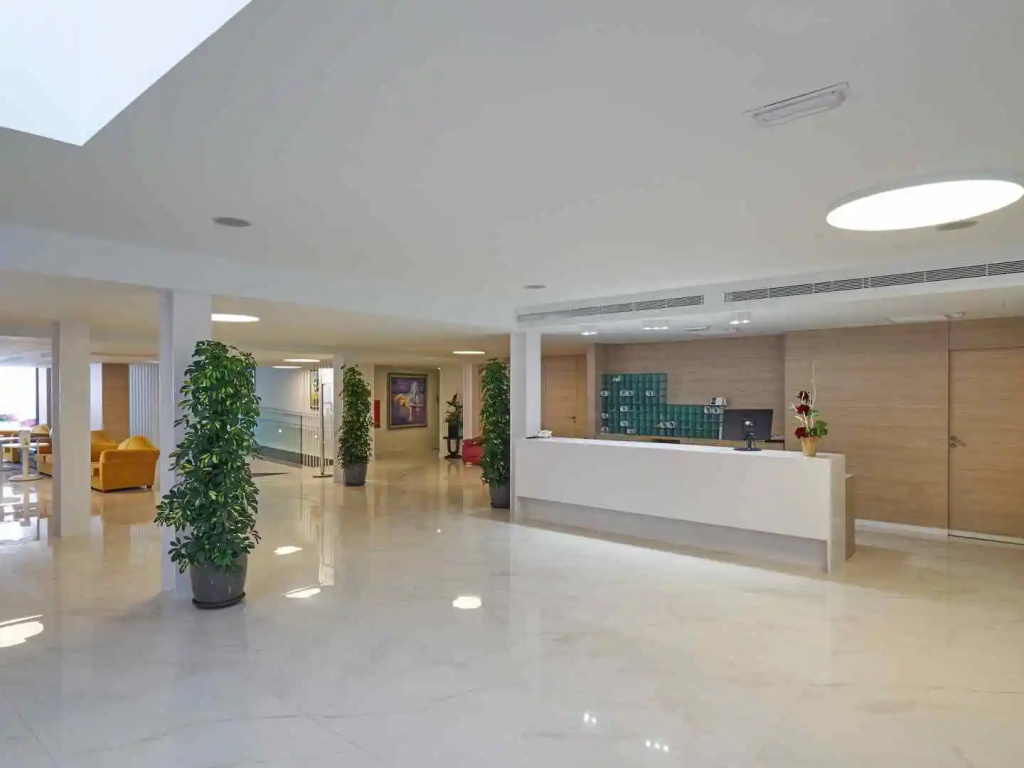Lobby & Reception