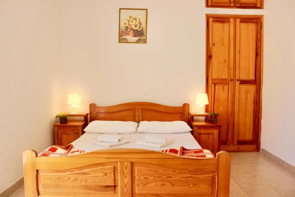 Standard Double room with garden view (full double bed)