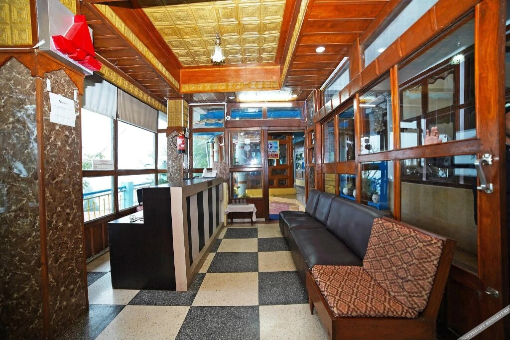 Hotel Silverton (180 Lake View)