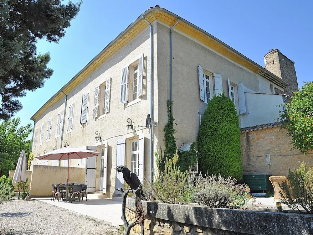 Apartment in an Original Castle With Garden in Jonquières