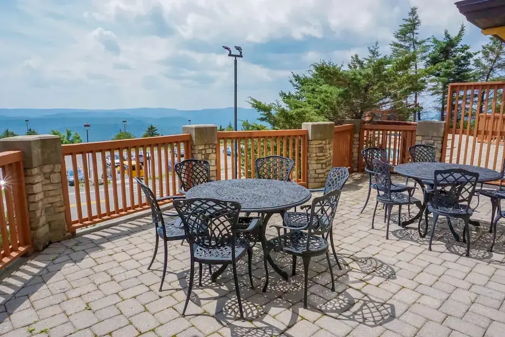 Rimfire 322-323: Combined 2 one Bedroom Units, Slopeside