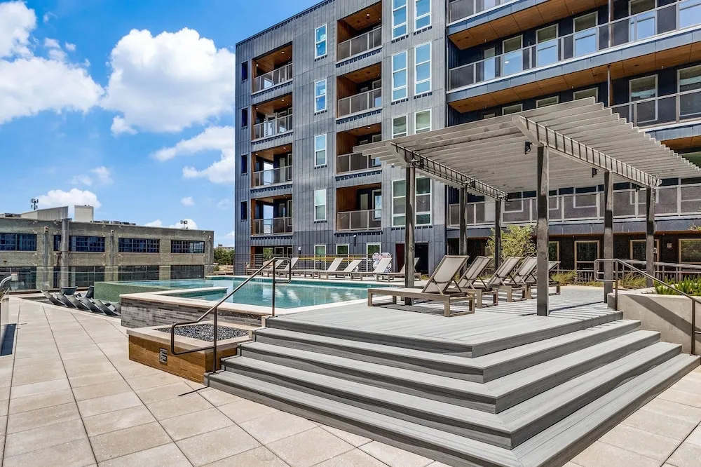 Landing Spectacular Studio in Old East Dallas