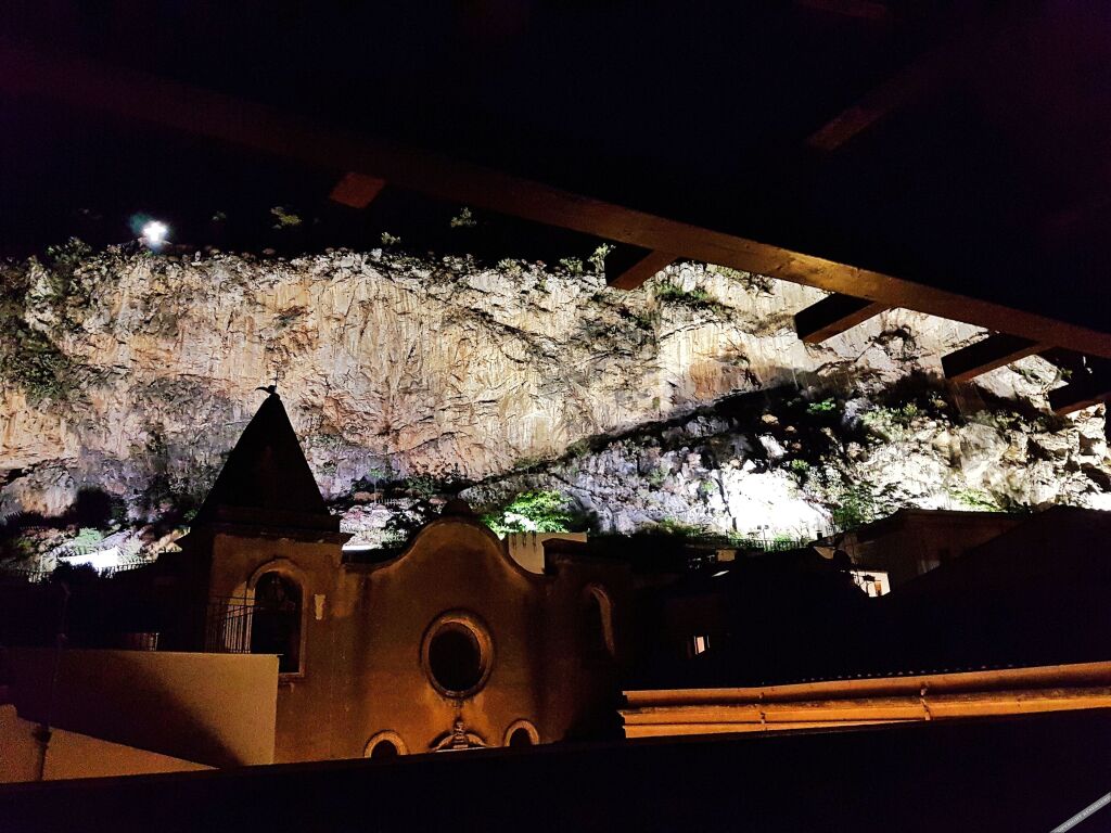 gallery_image_hidden_15