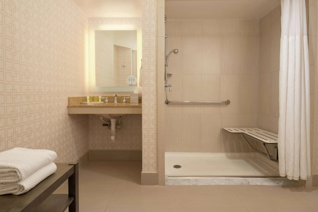 Hilton San Diego Del Mar Room Type - Standard Double room (full double bed)