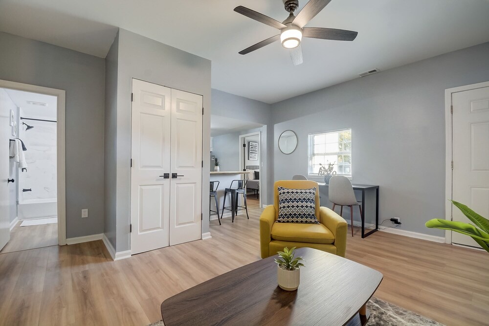 Frontdesk 2 BR House Near Cardinal Stadium 2