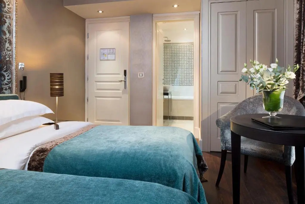 Hotel Ares Eiffel 111